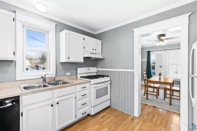 5811 Cody St, Duluth, MN 55807 - Photo 9