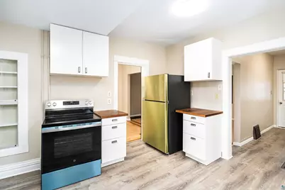 706 E 11th St, Duluth, MN 55805 - Photo 11