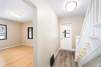 706 E 11th St, Duluth, MN 55805 - Photo 5