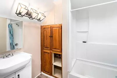 706 E 11th St, Duluth, MN 55805 - Photo 17