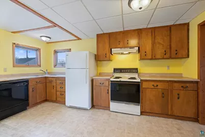 616 Summit St, Eveleth, MN 55734 - Photo 5