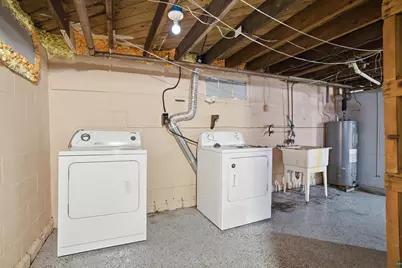 726 Summitt St, Eveleth, MN 55734 - Photo 21