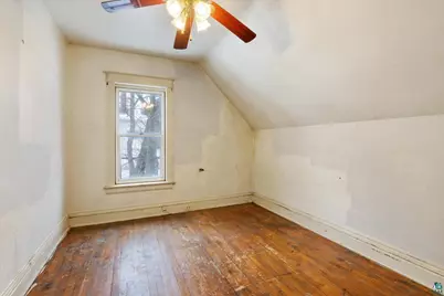 701 E 11th St, Duluth, MN 55802 - Photo 15