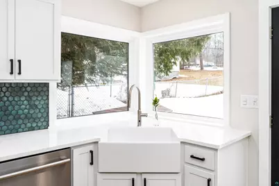 555 Park St, Duluth, MN 55803 - Photo 9