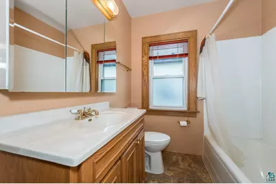 226 W College St, Duluth, MN 55812 - Photo 13