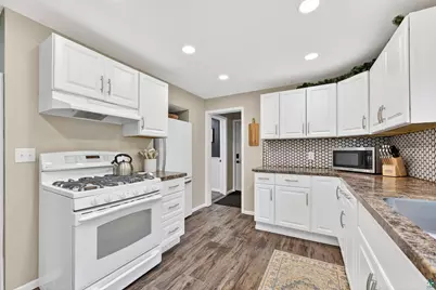1821 E 4th St, Superior, WI 54880 - Photo 11