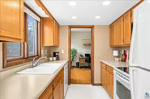 619 Leicester Ave, Duluth, MN 55803 - Photo 11