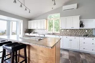 1002 Martha St, Duluth, MN 55805 - Photo 11