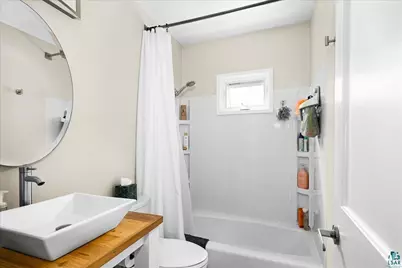 240 W Redwing St, Duluth, MN 55803 - Photo 9