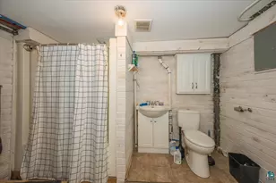 2208 W 8th St, Duluth, MN 55806 - Photo 13
