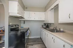 2208 W 8th St, Duluth, MN 55806 - Photo 9