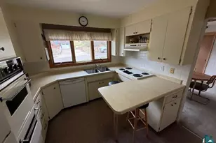 104 St Paul Ave, Duluth, MN 55803 - Photo 11