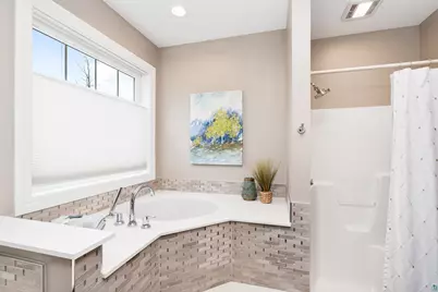 510 Crystal Dr, Duluth, MN 55811 - Photo 23