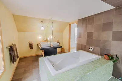 617 W 2nd St, Duluth, MN 55806 - Photo 29