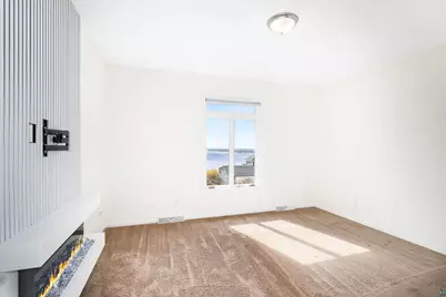 703 W 4th St, Duluth, MN 55806 - Photo 31