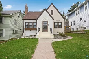 823 Grandview Ave, Duluth, MN 55812 - Photo 1