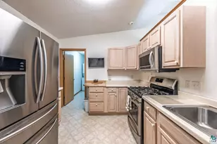 2506 E 21st Ave, Hibbing, MN 55746 - Photo 11