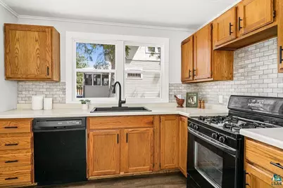 219 E Anoka St, Duluth, MN 55803 - Photo 13
