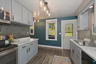 2117 W 4th St, Duluth, MN 55806 - Photo 9