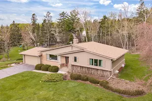 529 Valley Dr, Duluth, MN 55804 - Photo 1