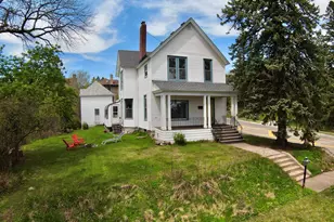 27 S 21st Ave E, Duluth, MN 55812 - Photo 1