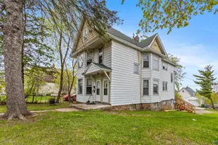 1122 E 5th St, Duluth, MN 55805 - Photo 1