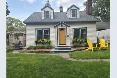 208 Chestnut St, Cloquet, MN 55720 - Photo 1