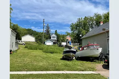 415 E 9th St, Duluth, MN 55805 - Photo 9