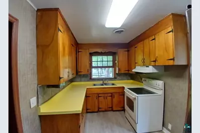 216 Park Ave, Sandstone, MN 55702 - Photo 17