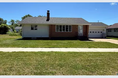 607 3rd St NE, Chisholm, MN 55719 - Photo 1
