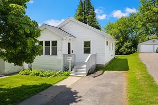 829 Dickerman Ave, Duluth, MN 55807 - Photo 1