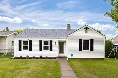 129 13th St, Cloquet, MN 55720 - Photo 1