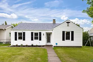 129 13th St, Cloquet, MN 55720 - Photo 1