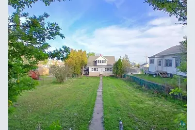 614 E 9th St, Duluth, MN 55805 - Photo 3