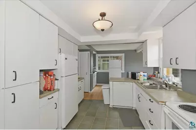 1818 E 3rd St, Duluth, MN 55812 - Photo 9