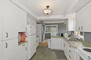 1818 E 3rd St, Duluth, MN 55812 - Photo 9