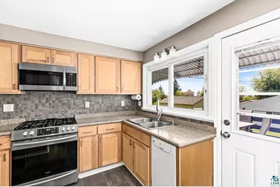 5006 Dodge St, Duluth, MN 55804 - Photo 11