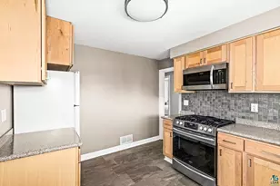 5006 Dodge St, Duluth, MN 55804 - Photo 15