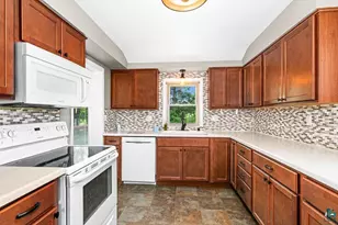 4920 Colorado St, Duluth, MN 55804 - Photo 9