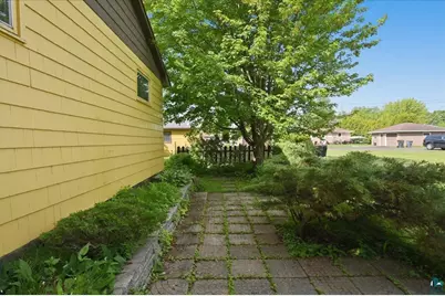 2722 E 4th St, Superior, WI 54880 - Photo 11