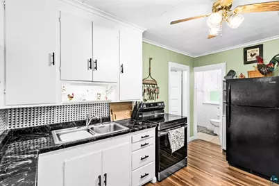 1126 N 6th Ave E, Duluth, MN 55805 - Photo 9