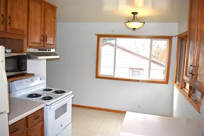 138 Artavia St, Duluth, MN 55811 - Photo 9