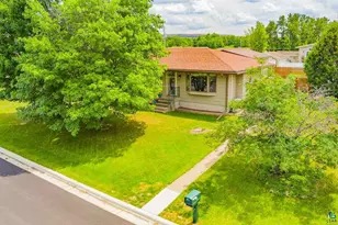 1228 S 20th St, Virginia, MN 55792 - Photo 1