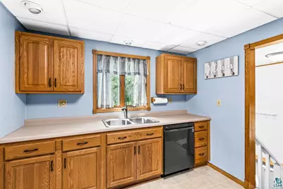 809 N Robin Ave, Duluth, MN 55811 - Photo 17