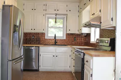 1920 E 7th Ave E, Hibbing, MN 55746 - Photo 5