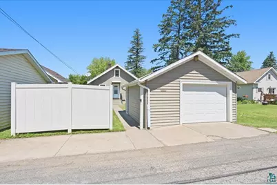 920 N 21st St, Superior, WI 54880 - Photo 17