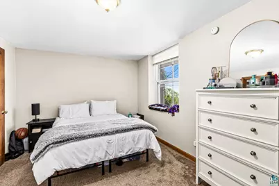 217 E 7th St, Duluth, MN 55805 - Photo 25