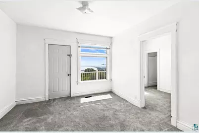217 E 7th St, Duluth, MN 55805 - Photo 59