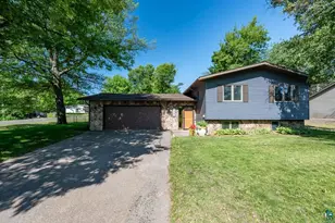 4621 5th Ave W, Hibbing, MN 55746 - Photo 1