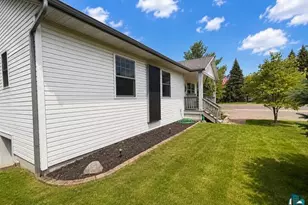 831 Commonwealth Ave, Duluth, MN 55808 - Photo 3